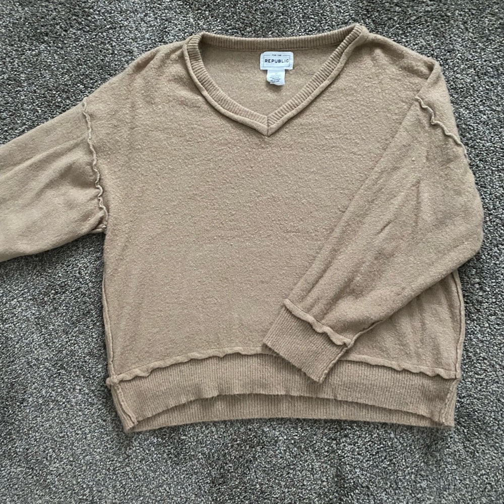 Tan crop sweater, extremely soft and comfortable! Relaxed fit.
